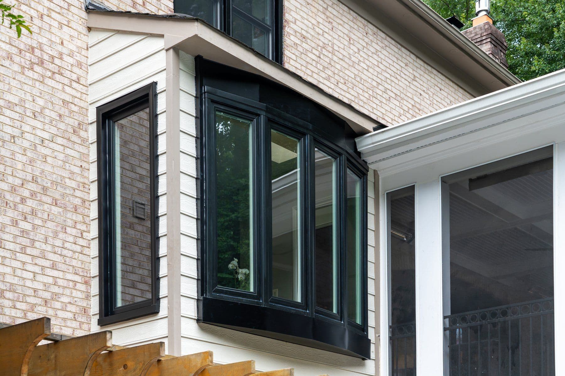 Bay replacement window