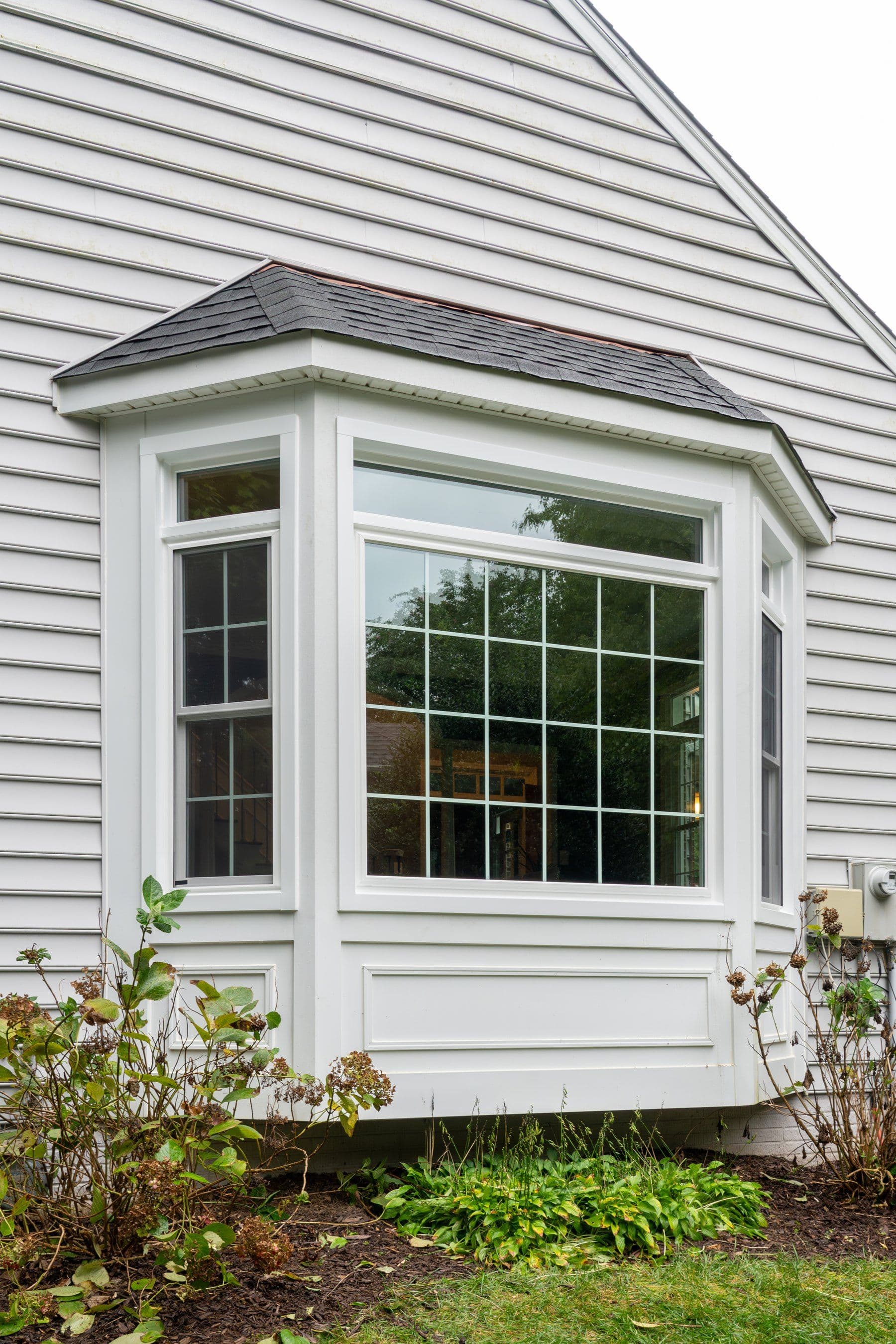 Bow replacement window